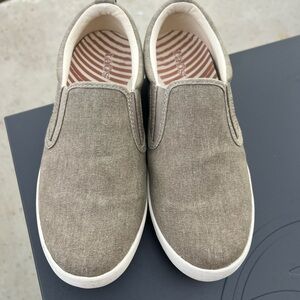Casual Slip-On Shoes - Tan